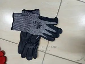 Short Micro-Foam Super Grip Gloves