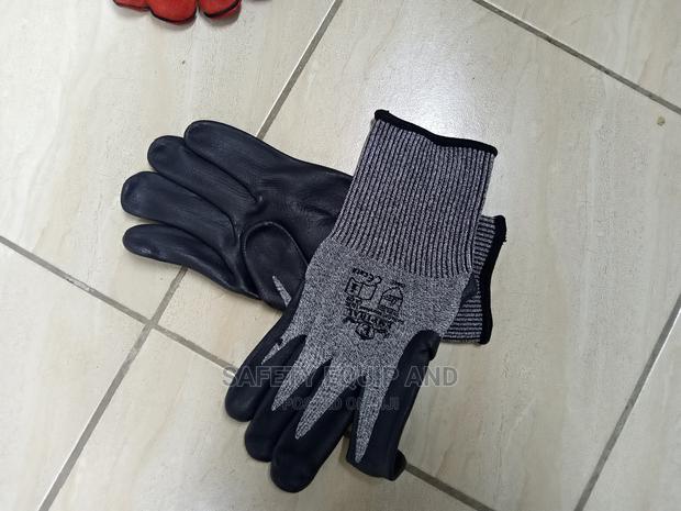 Strong Cut Five Gorilla Gloves (Nitrile, Micro-Foam)