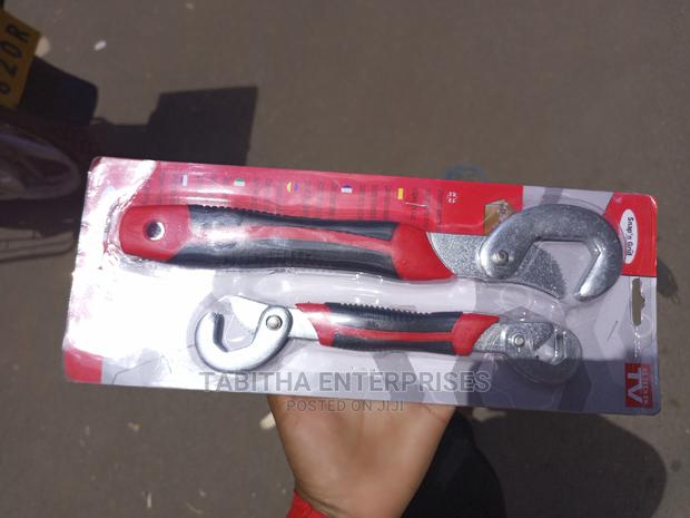 Mult Fuctional Wrench