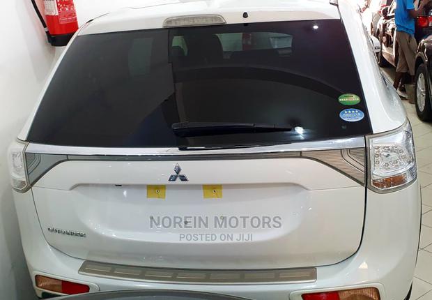 Mitsubishi Outlander 2016 White - thumbnail 4