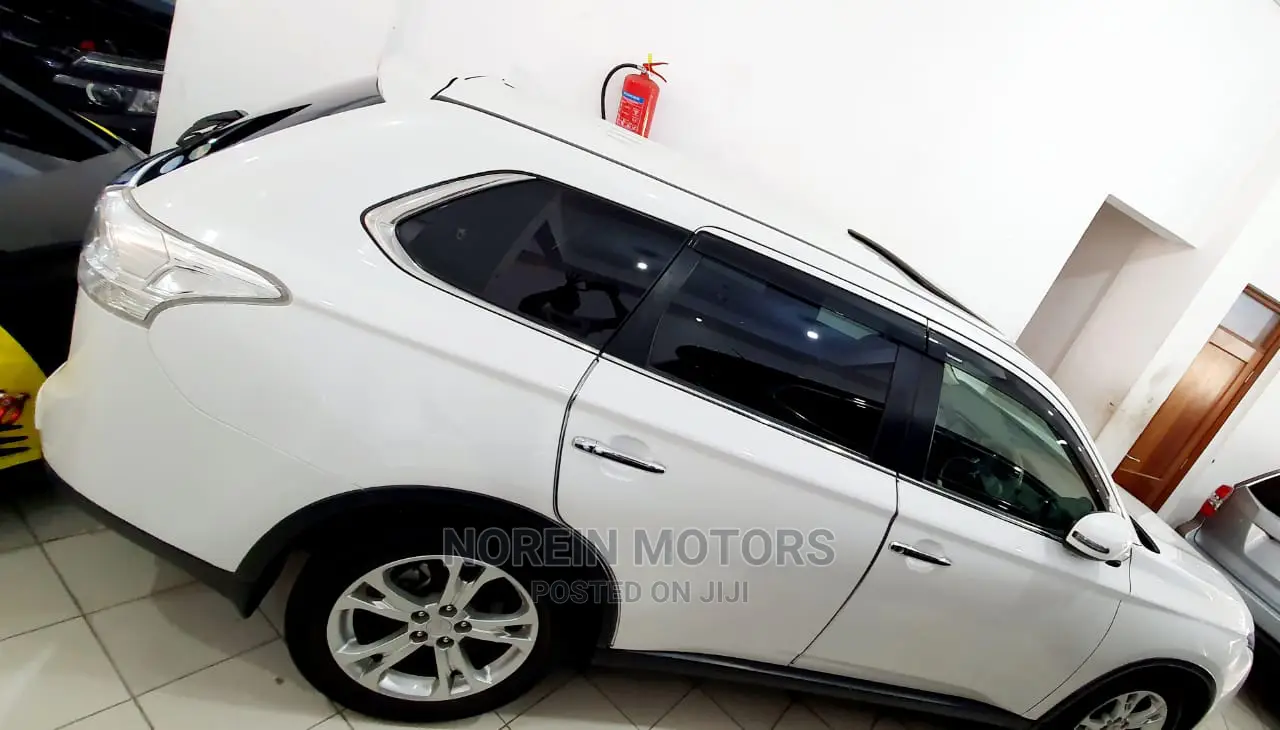 Mitsubishi Outlander 2016 White