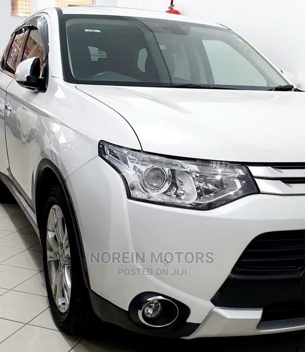 Mitsubishi Outlander 2016 White - thumbnail 3