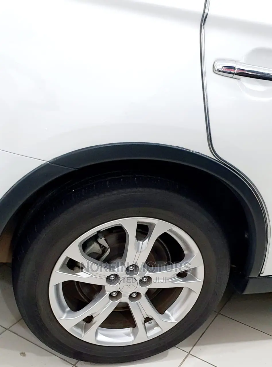 Mitsubishi Outlander 2016 White