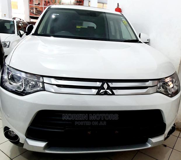 Mitsubishi Outlander 2016 White - thumbnail 2