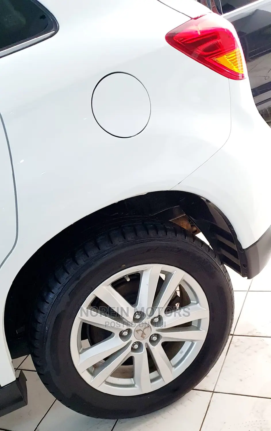 Mitsubishi Outlander 2016 White