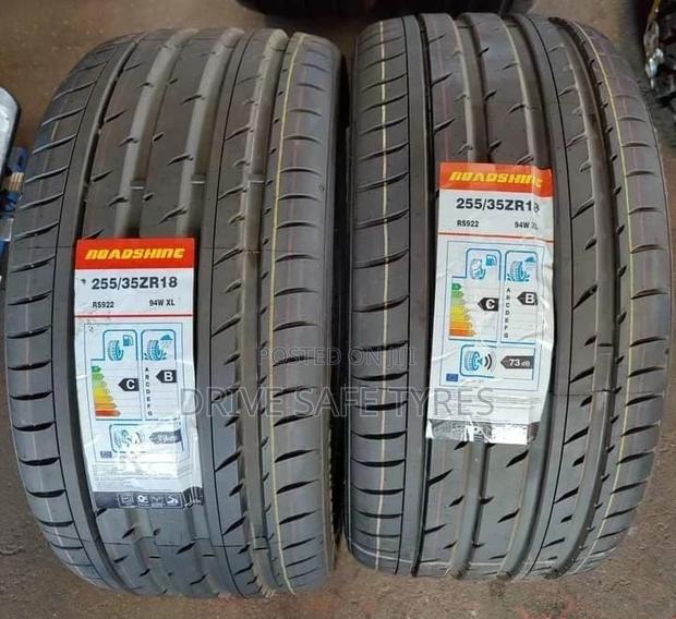 255/35 ZR18 Roadshine Tyre