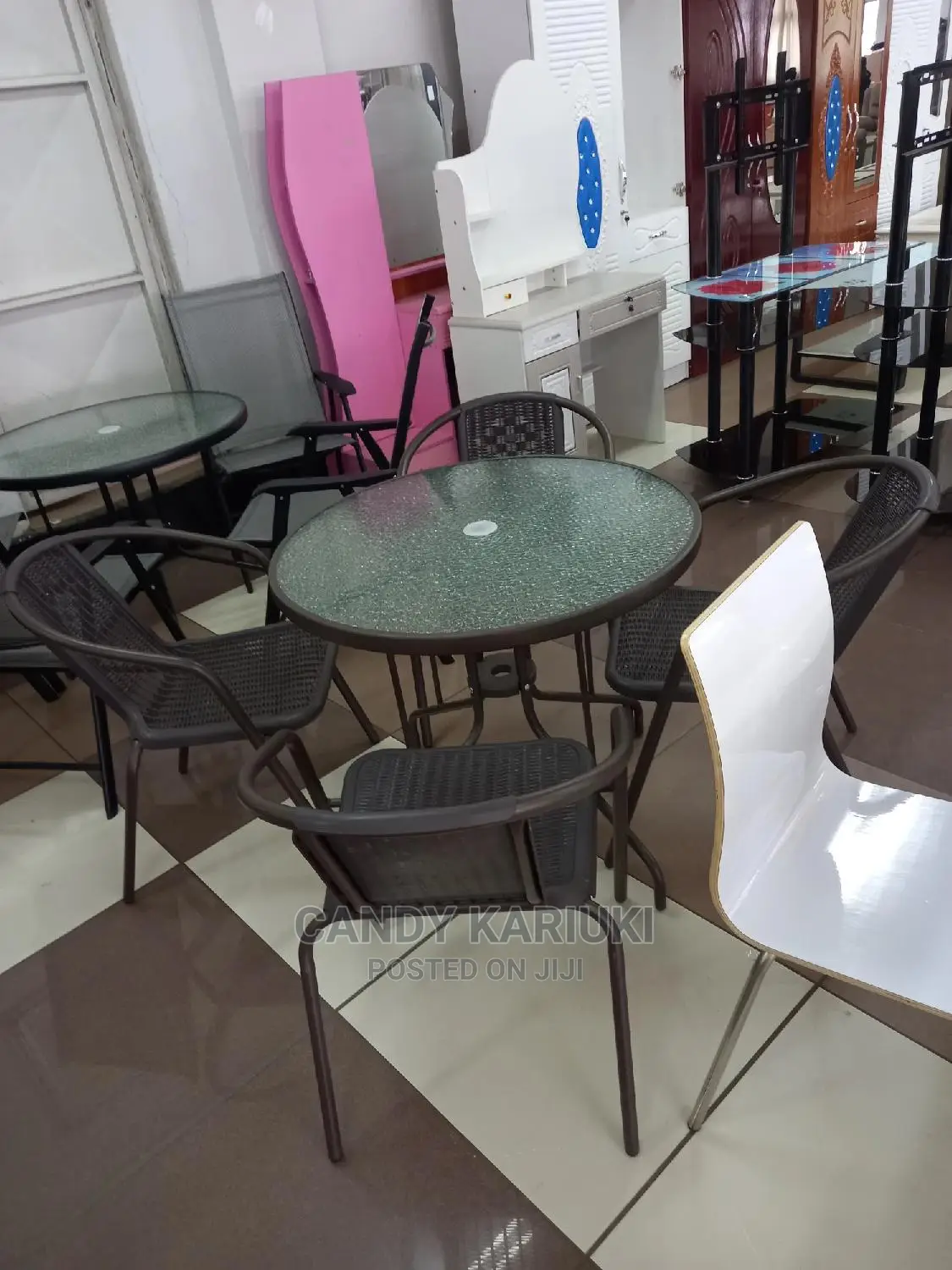 Ideal and Elegant 4 Seater Outdoor Set