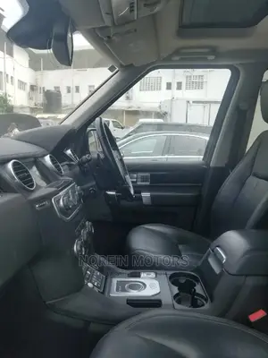 Land Rover Discovery 2015 Brown