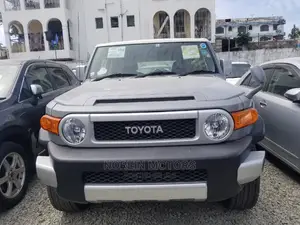 Toyota FJ Cruiser 2015 Gray
