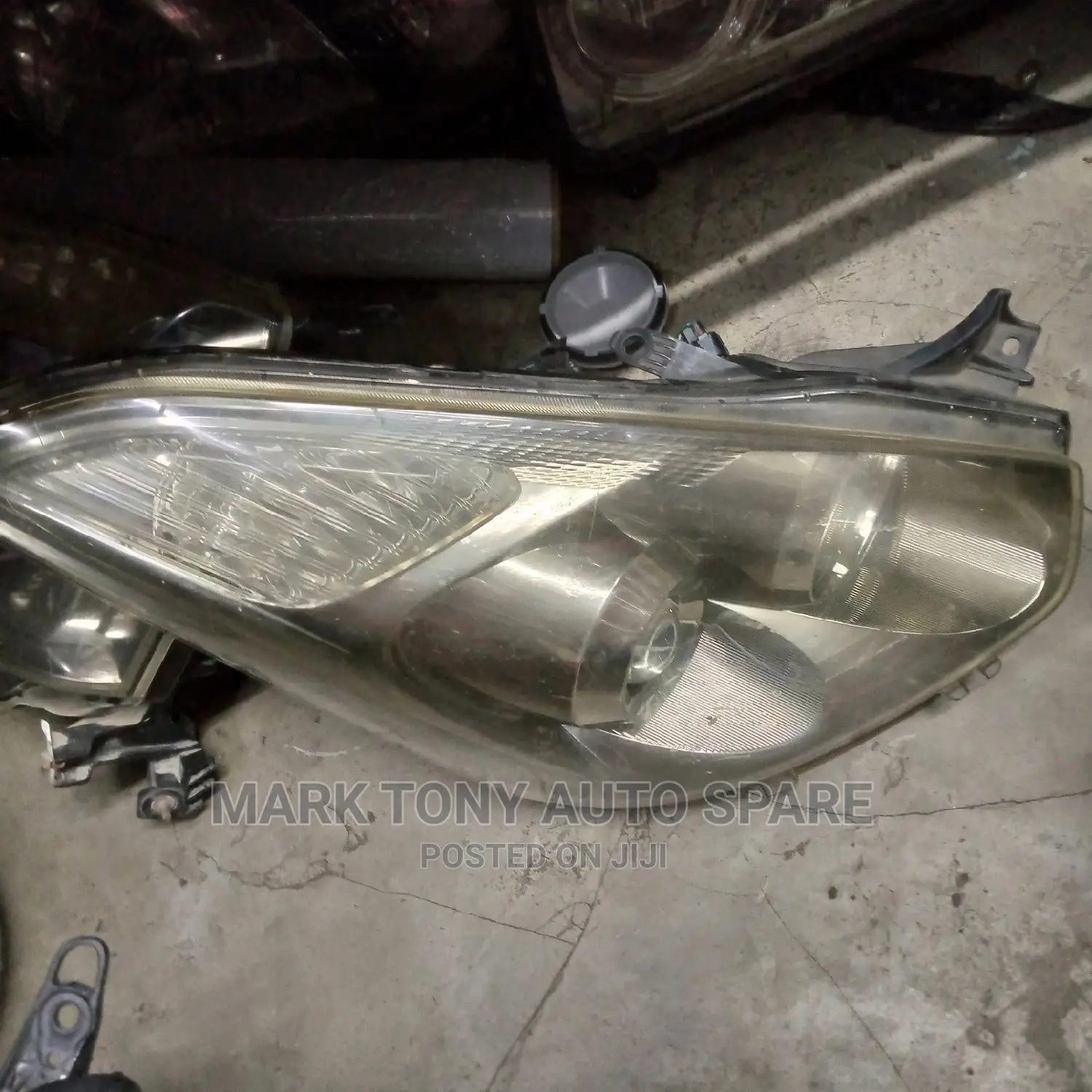 Wish Zenon 2005 Headlight