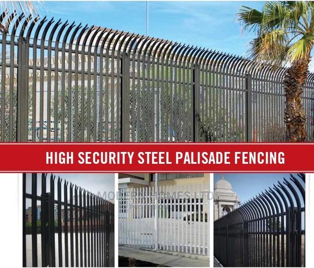 High Security Palisade Fencing by Modern Homes - main view