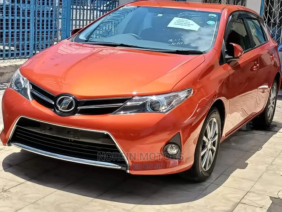 Toyota Auris 2015 Orange