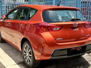 Toyota Auris 2015 Orange