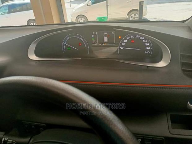 Toyota Sienta 2015 Red - thumbnail 6