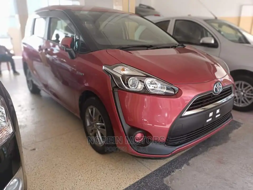 Toyota Sienta 2015 Red