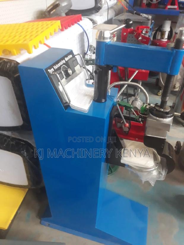 Tyre Vulcanizing Machine