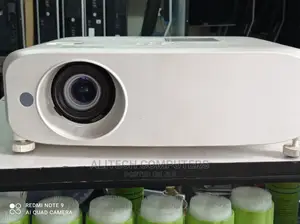 Panasonic Pt-Vx600 Projectors 5500 Lumens