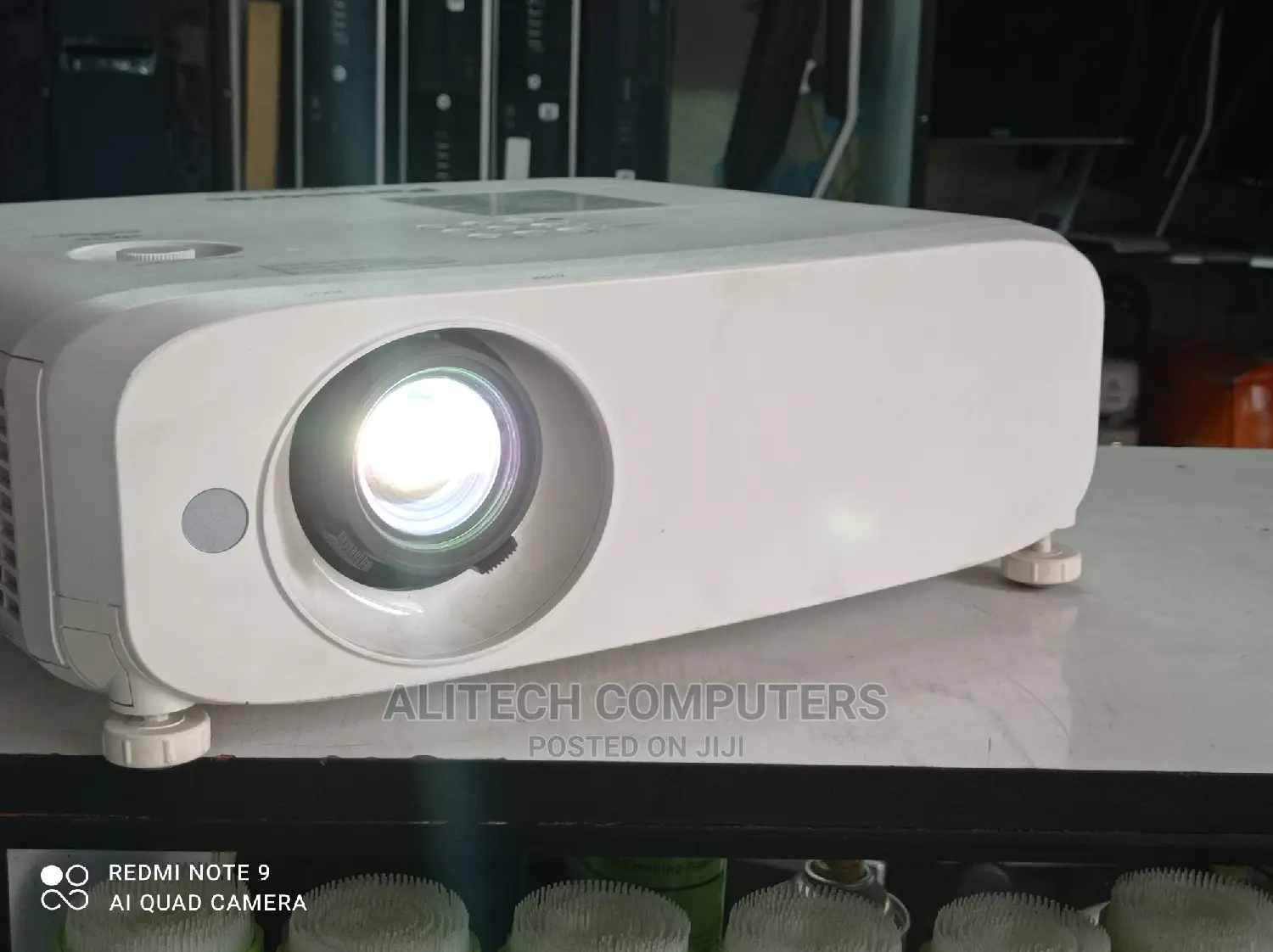 Panasonic Pt-Vx600 Projectors 5500 Lumens