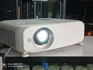 Panasonic Pt-Vx600 Projectors 5500 Lumens