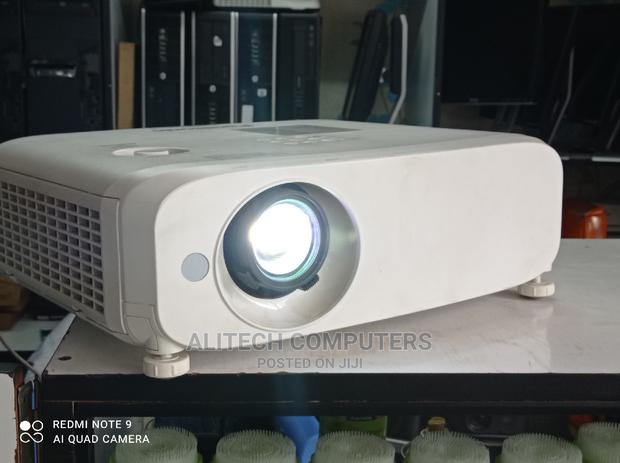 Panasonic Pt-Vx600 Projectors 5500 Lumens - thumbnail 2