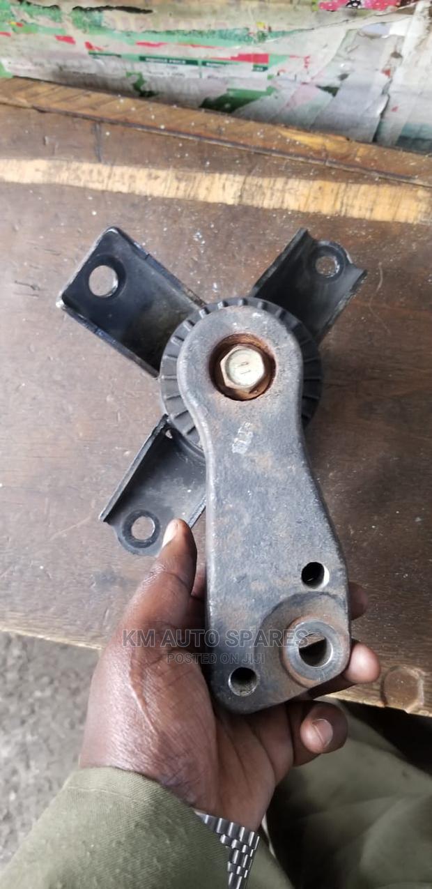 Toyota Passo Sette Engine Mount. - thumbnail 3