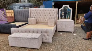 Chester Bed (5* 6) With Attoman And Dressing Mirror