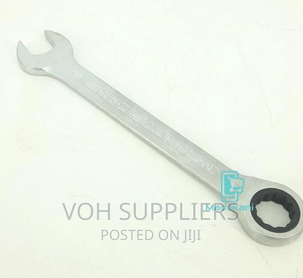 20mm Chrome Vanadium Ratchet Combination Spanner Wrench - main view