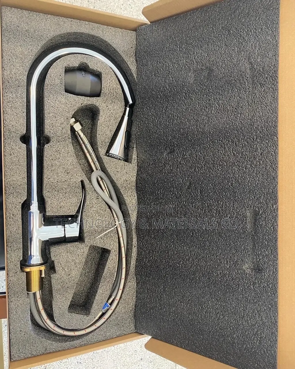 Single-Handle Pull-Down Kitchen Faucet Magnatite Docking