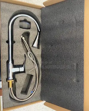 Single-Handle Pull-Down Kitchen Faucet Magnatite Docking