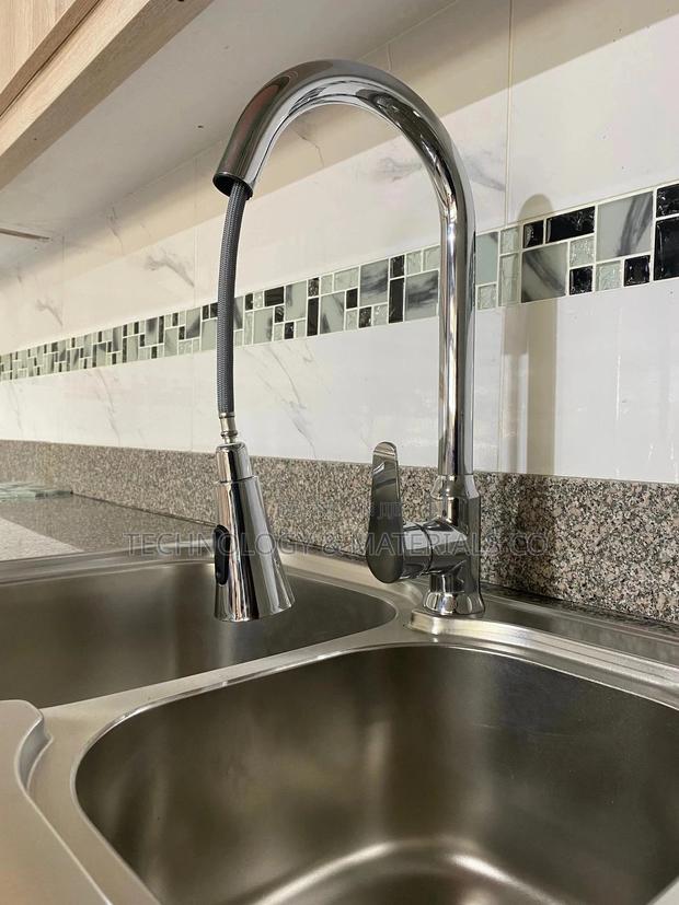 Single-Handle Pull-Down Kitchen Faucet Magnatite Docking - thumbnail 2