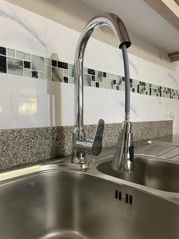 Single-Handle Pull-Down Kitchen Faucet Magnatite Docking - thumbnail 4