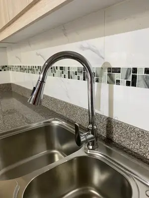 Single-Handle Pull-Down Kitchen Faucet Magnatite Docking