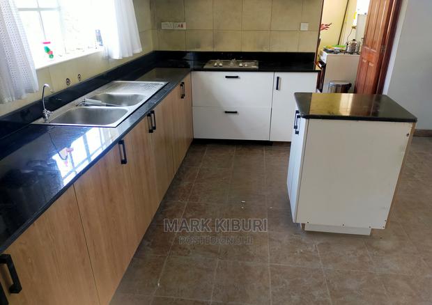 Granite(Kitchen Countertops} - thumbnail 3