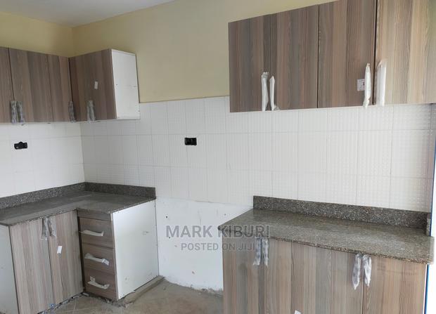 Granite(Kitchen Countertops} - thumbnail 6