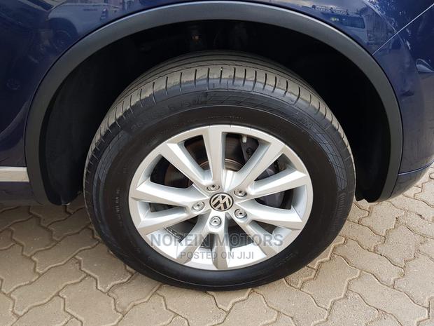 Volkswagen Touareg 2014 Black - thumbnail 2