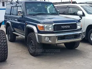 Toyota Land Cruiser 2015 Blue