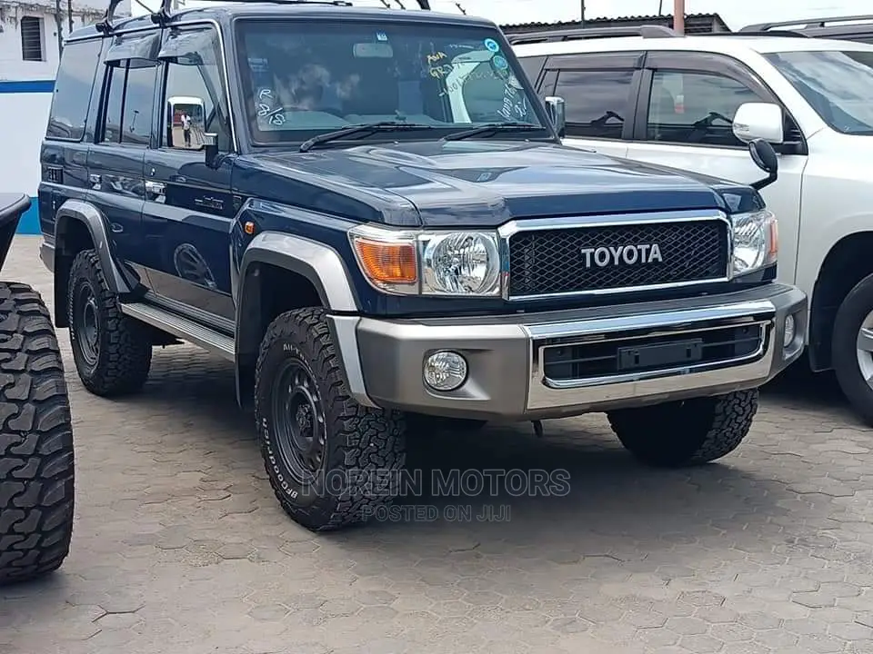 Toyota Land Cruiser 2015 Blue