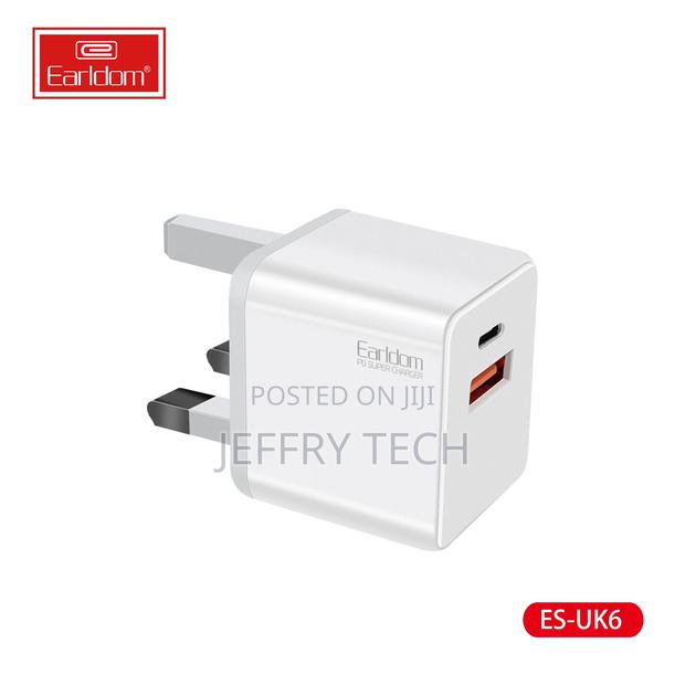 UK Plug QC3.0 Fast Wall Charger Plug Adapter 22.5W Mini Wall