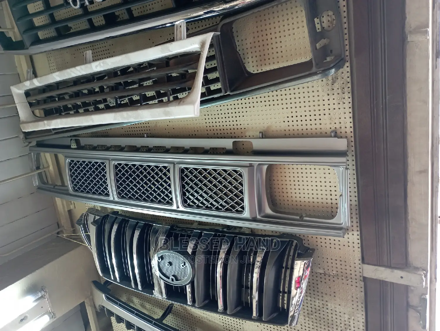 Front Grill for Nissan Sahara