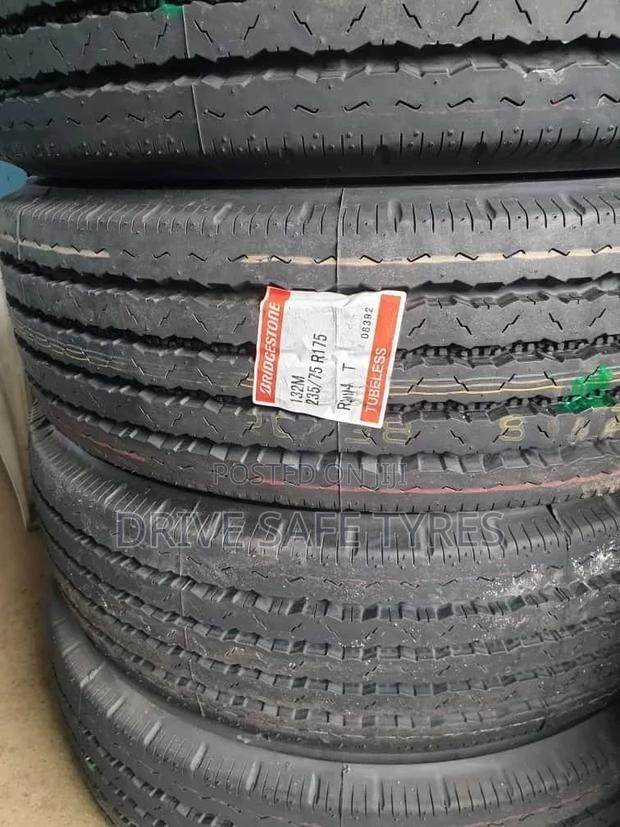 235/75 R15 Bridgestone Tyre Made in Thailand