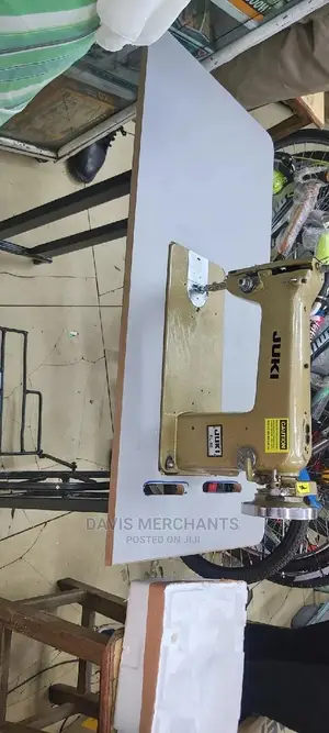 Juki Heavy Duty Sewing Machine With Local Heavy Table