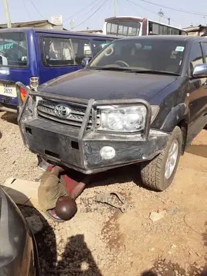 Localy Fabricated Bullbars, Sidesteps and Roofracks