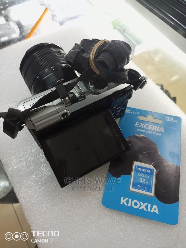 Fujifilm X M1 Mirrorless Camera - main view