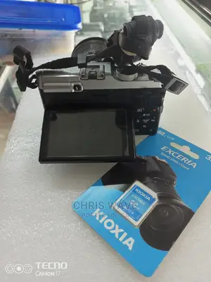 Fujifilm X M1 Mirrorless Camera