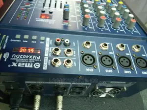 Omax Proffessional 4 Channel Powered Mixer
