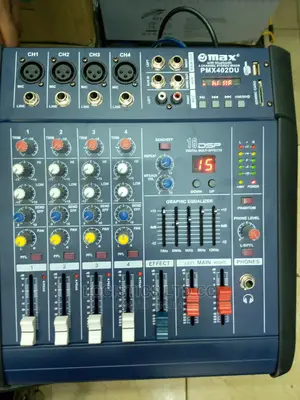 Omax Proffessional 4 Channel Powered Mixer