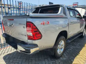 Toyota Hilux 2016 Silver