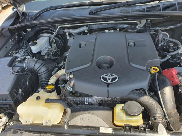 Toyota Hilux 2016 Silver - thumbnail 4
