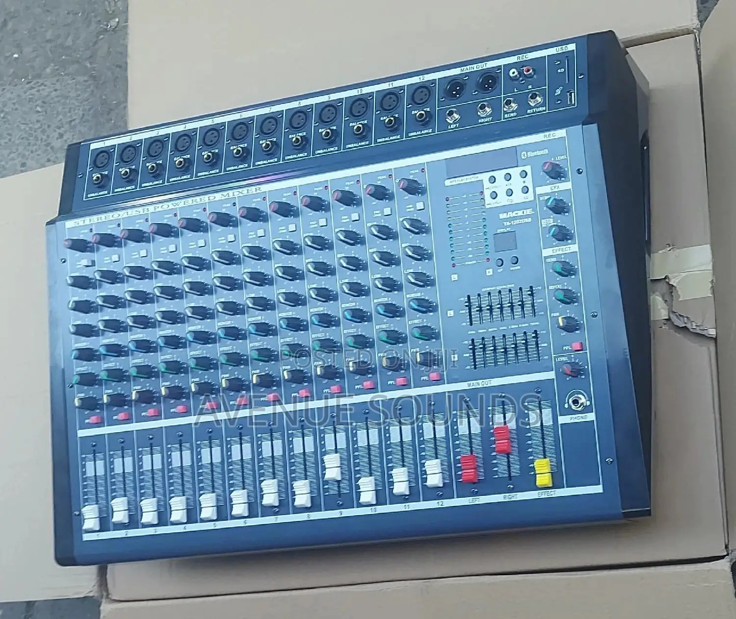 Mackie 12 Channels Powered Mixer