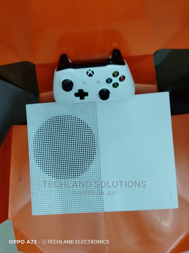 Microsoft Xbox One S - main view